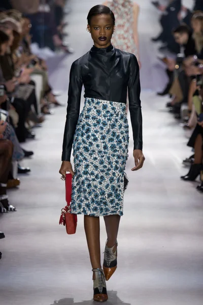 Look 8